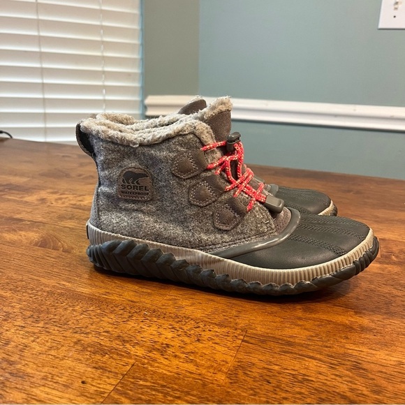 Sorel Out N About short boot bootie gray size 6 - Picture 5 of 10